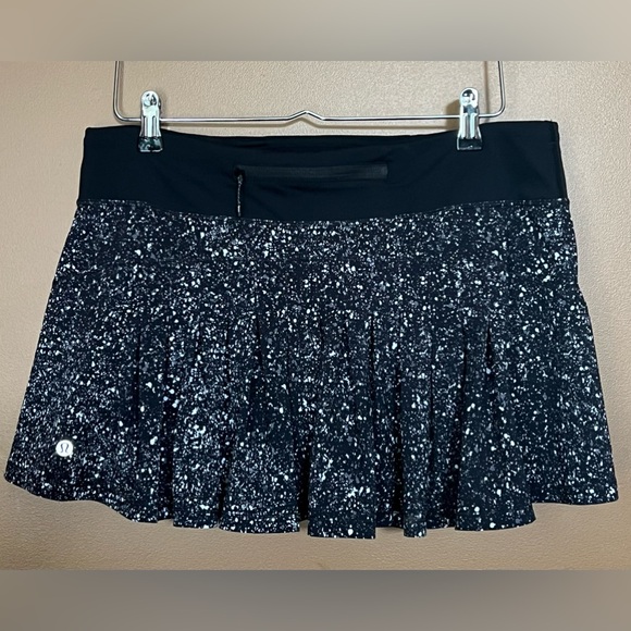 Lululemon Circuit Breaker Skirt (Regular)
Splatter White Black / Black Size 10 - Picture 9 of 16